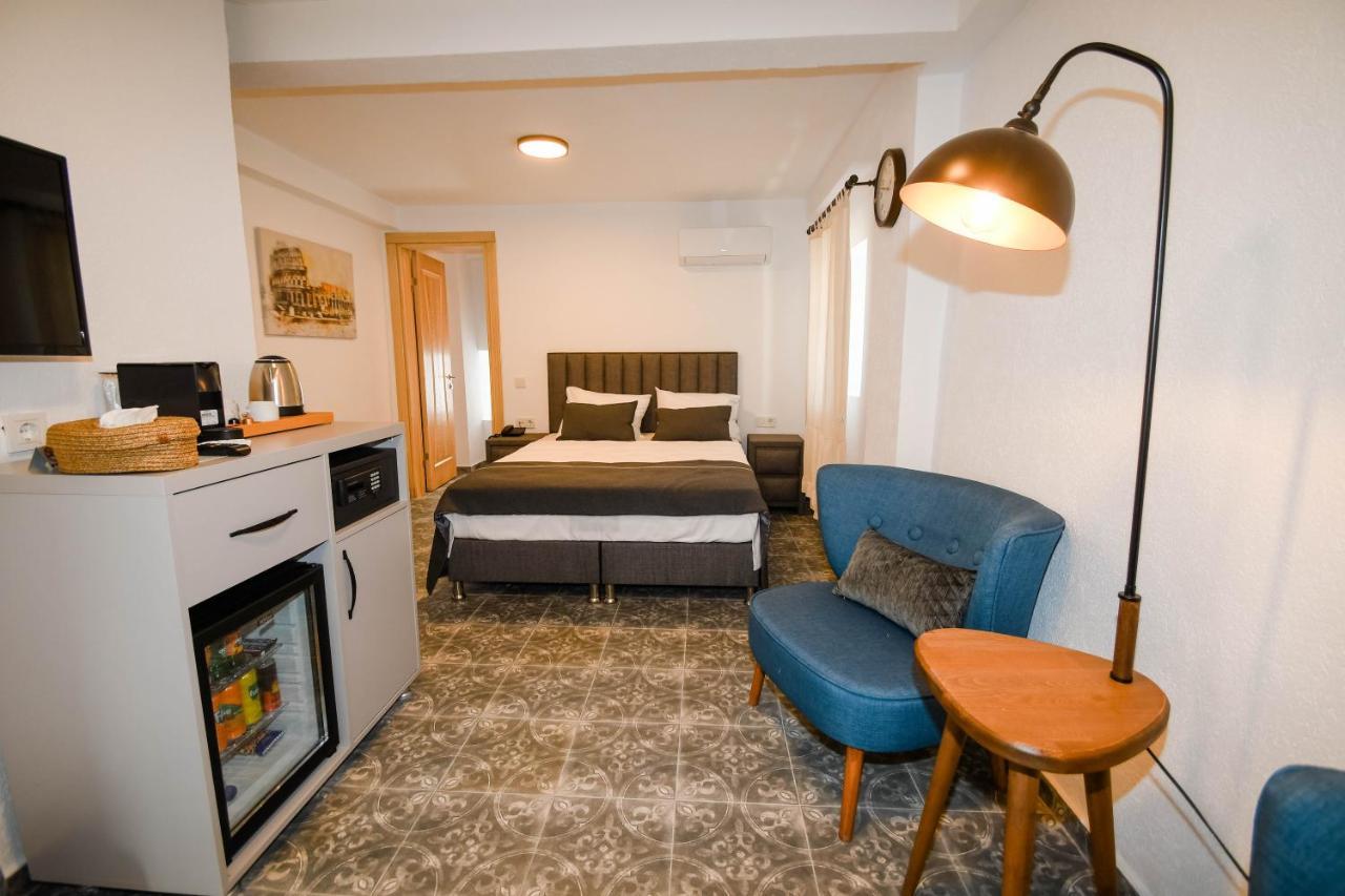 Double Room,1414468500:JPEG